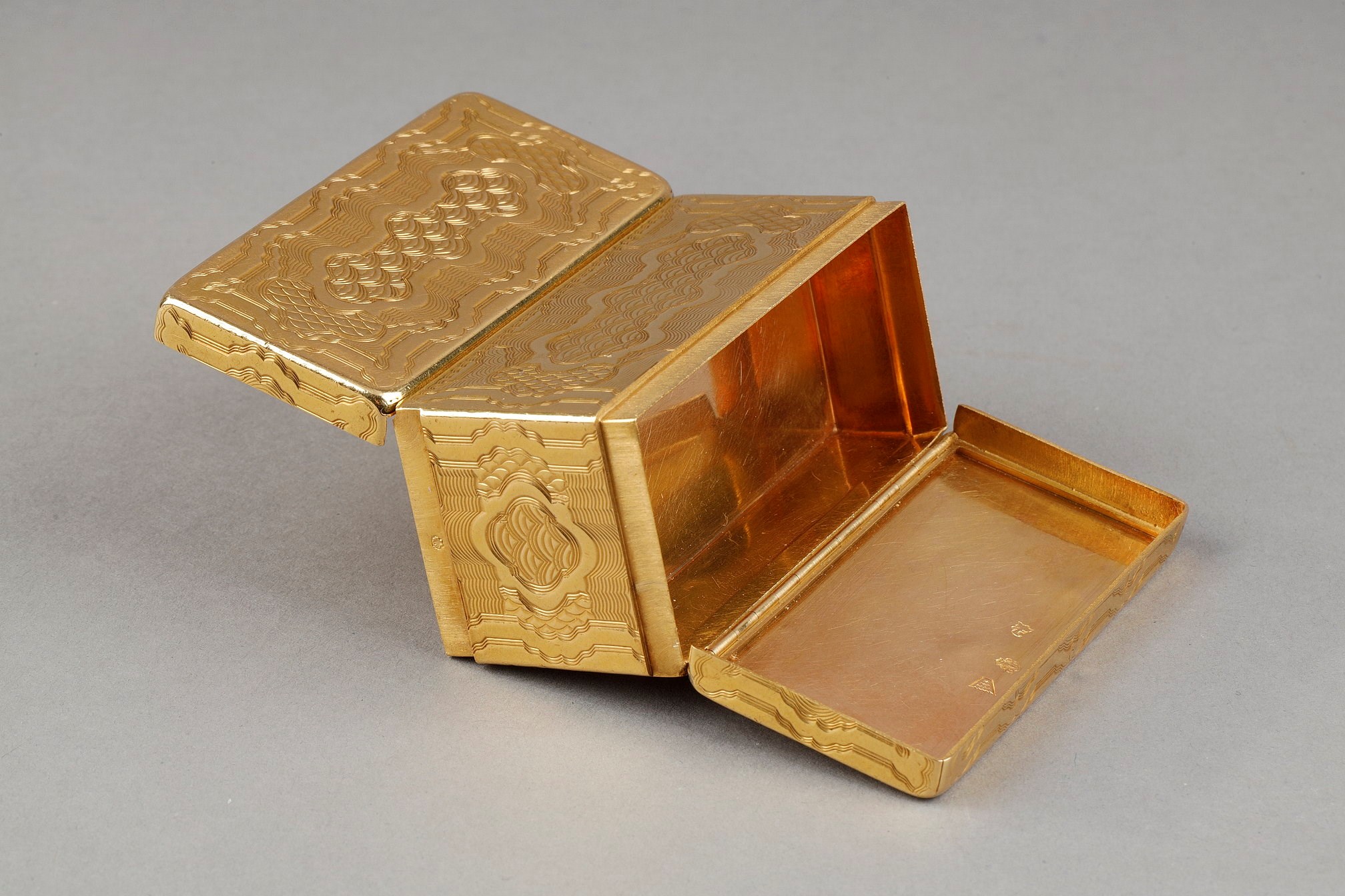 Louis XV gold snuffbox with two compartments, Maitre orfèvre Germain Chaye